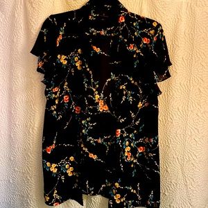 Short sleeve floral blouse